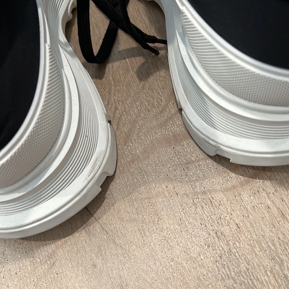 Alexander McQueen Tread Puffer Sneaker - Picture 8 of 8